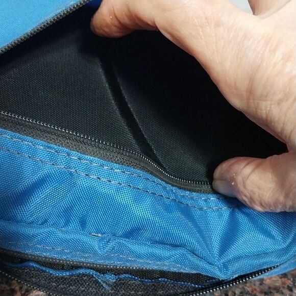 Eagle Creek Fanny/Crossbody Bag. - Picture 7 of 7